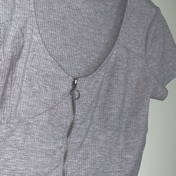 🌸2 for $12 NWOT Grey zip up shirt - Picture 4 of 4